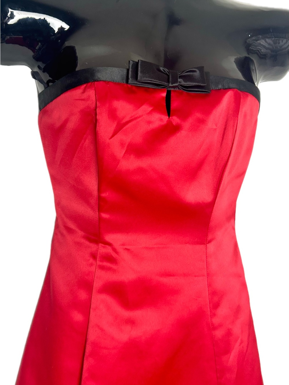 🌺 Fiesta Strapless Red A-Line Satin Cocktail Dress